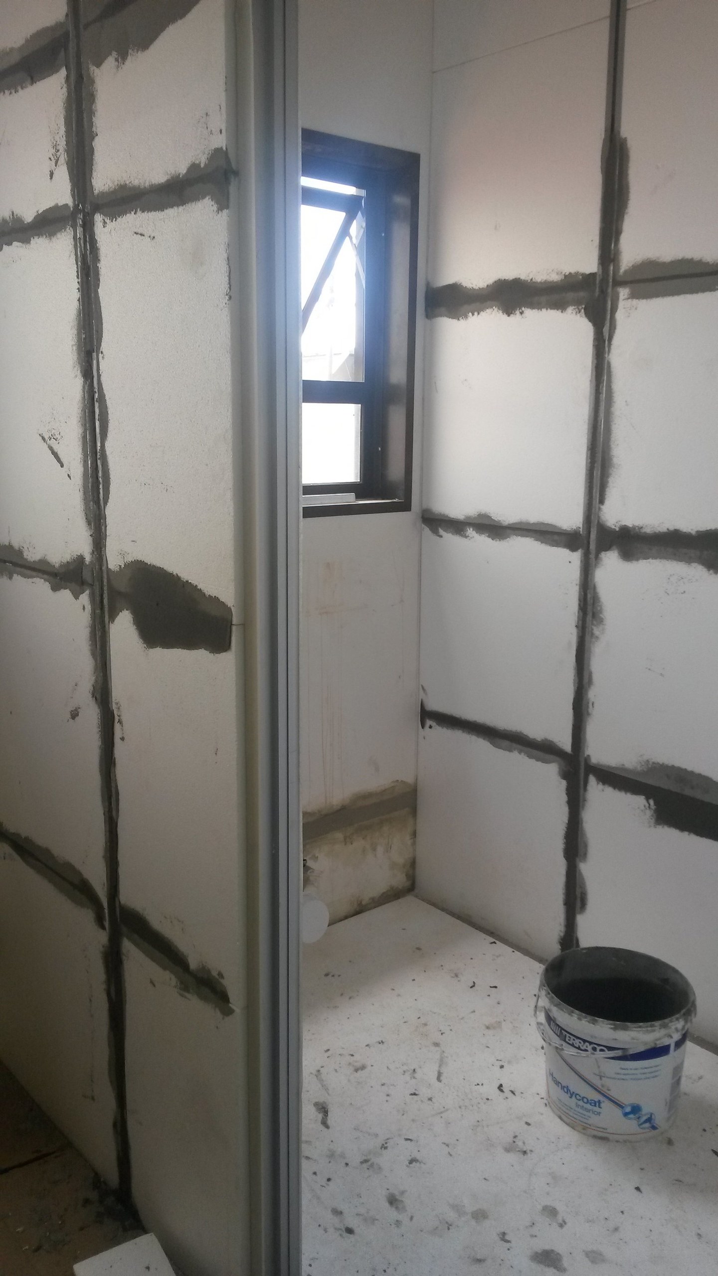 EPS panel wall joints filled with jointing compound, tub left on site