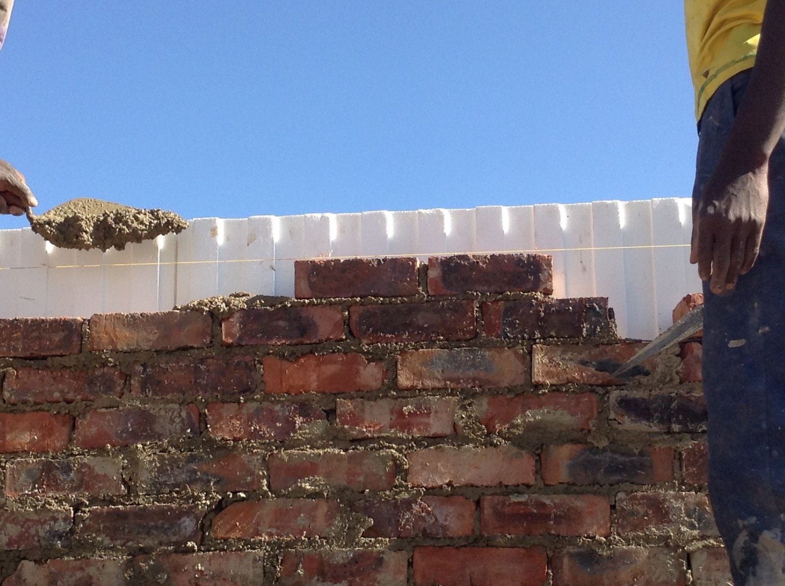 Bricklayer pointing mortar above an EPS cavity board in the outer wall leaf